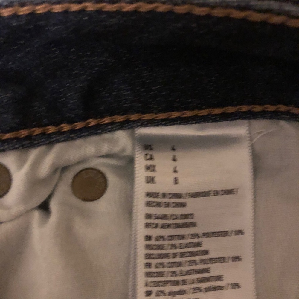 American Eagle Outfitters Skinny Bermuda Shorts. Size 4. Stretch Denim - Picture 8 of 8